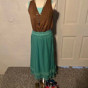 Complete outfit/ tank/skirt/ necklace/shoes